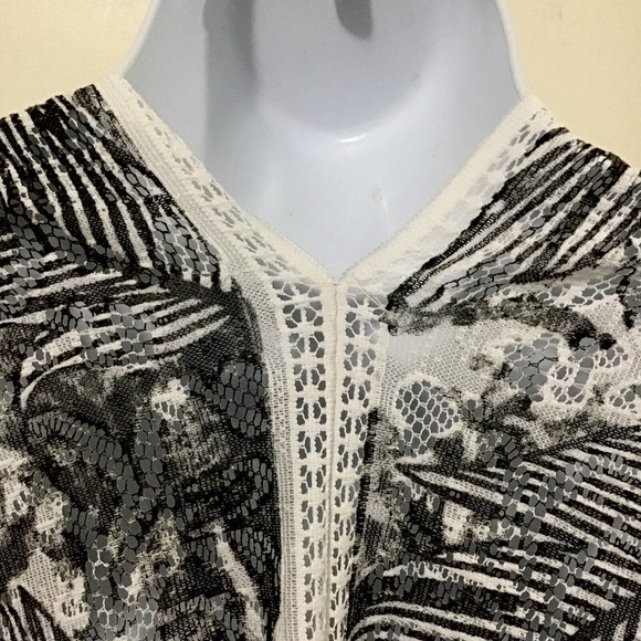 Shawl Artsy Black and White Unique Batik Cover Up XL 1X 2X 32 L X 25” Wh /BLK - Picture 3 of 5